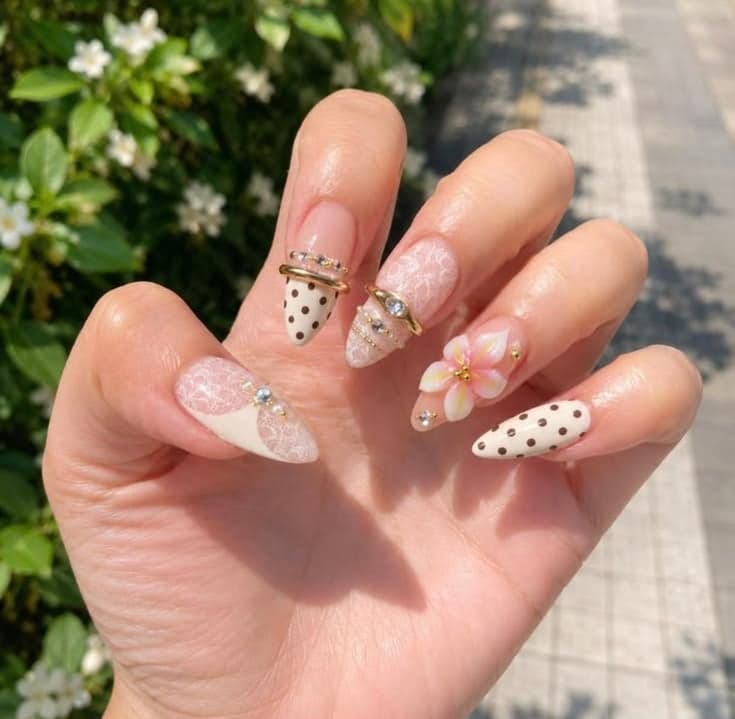 Best Sellers press-on nails collection
