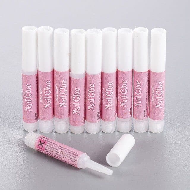 Nail glue pen included with every Nailbar press-on set